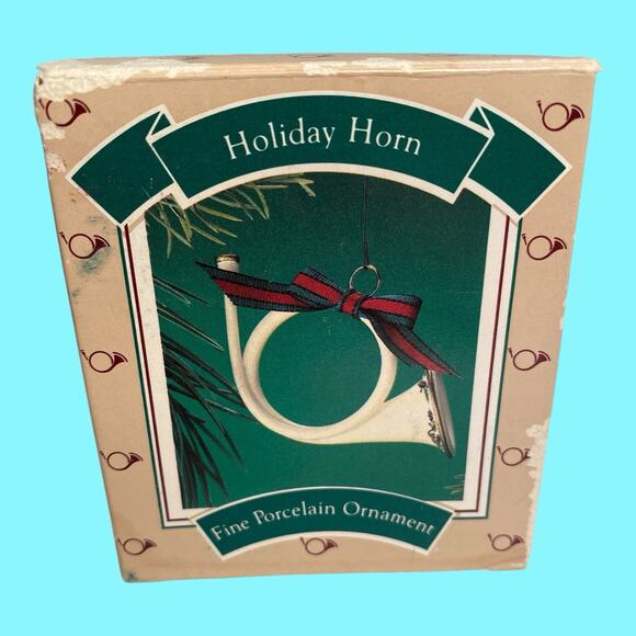 Vtg 1986 Holiday Horn Fine Porcelain Hallmark Christmas Ornament Original Box - Picture 1 of 5